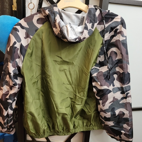 Contrast Camo Panel Drawstring Hooded Jacket - Picture 8 of 13
